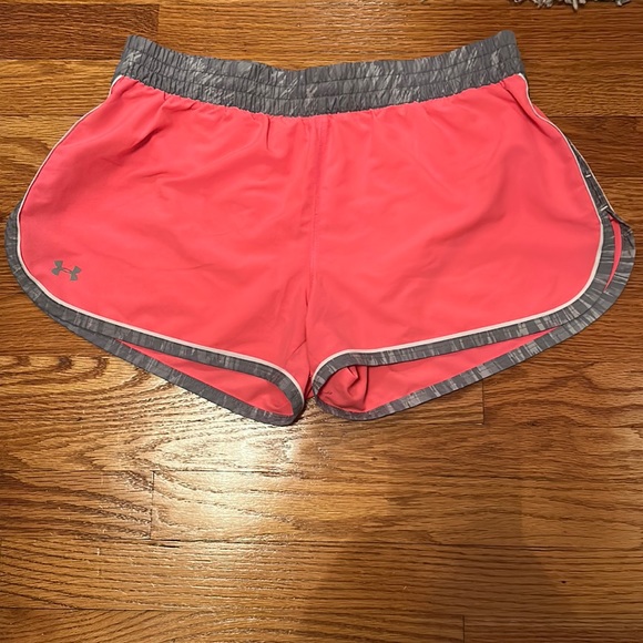 Under Armour Women’s Shorts Pink Size M - Picture 1 of 3